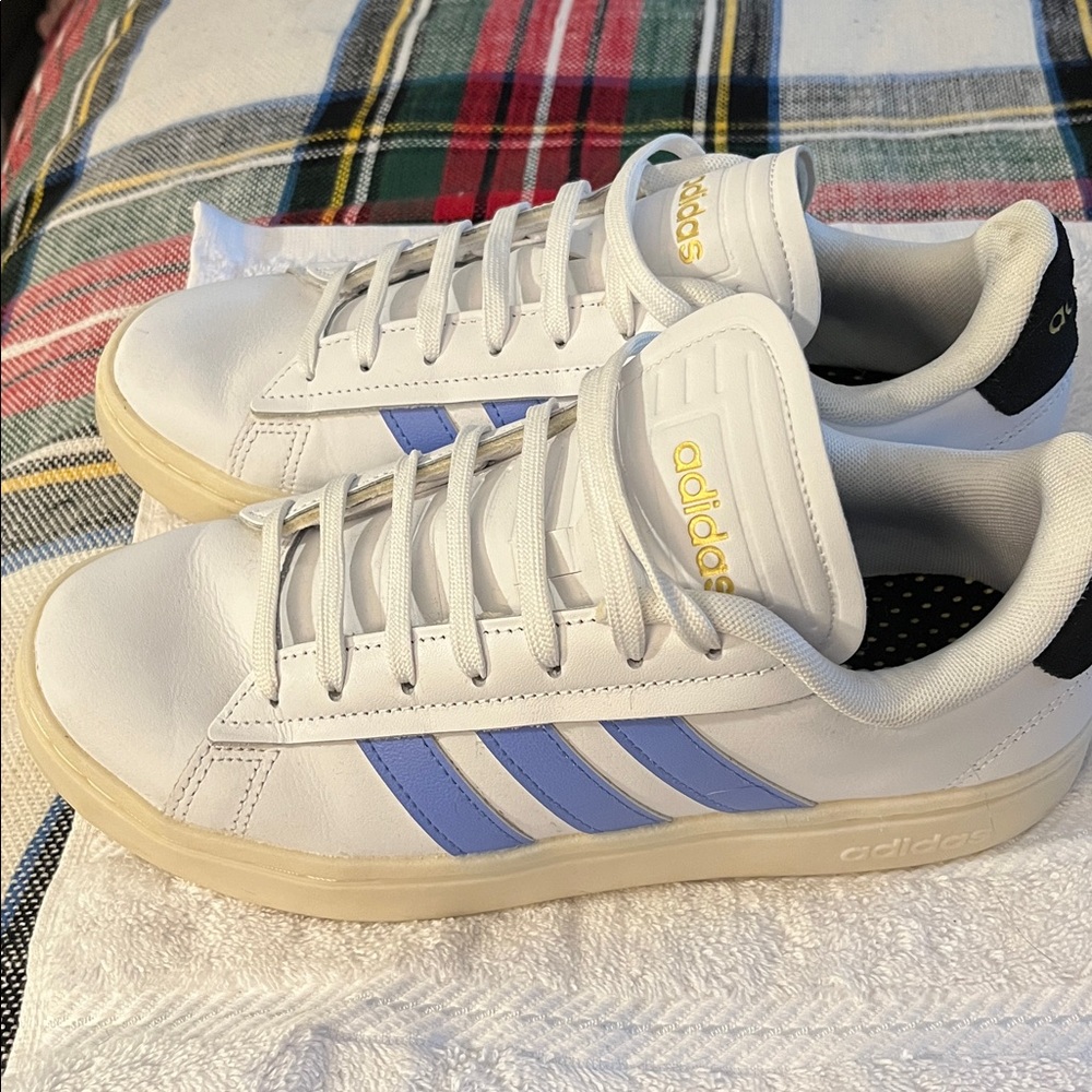 Adidas White Sneakers with Blue Accents and Gold Details - Picture 9 of 9